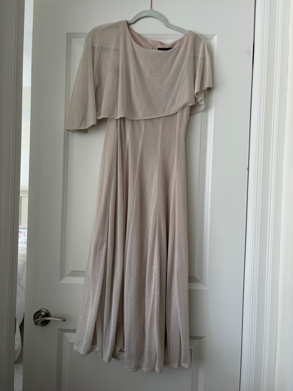 Elegant Sparkle Capelet Evening Dress in Light Beige/Gold